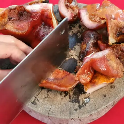 Sơ chế và ướp heo quay với chao Sơ chế và ướp heo quay với chao