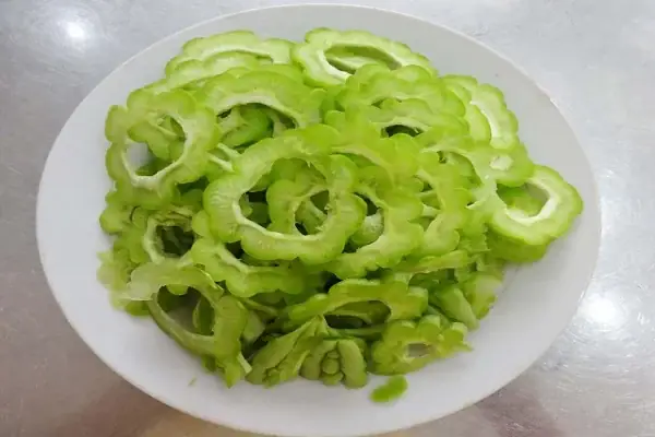 Bước 1: Sơ Chế Nguyên Liệu