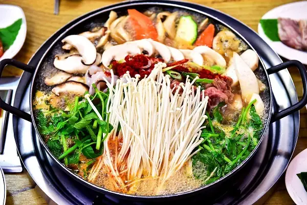 Cách nấu lẩu bạch tuộc kim chi