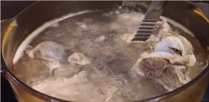 3. Cách nấu nước dùng lẩu mì cay