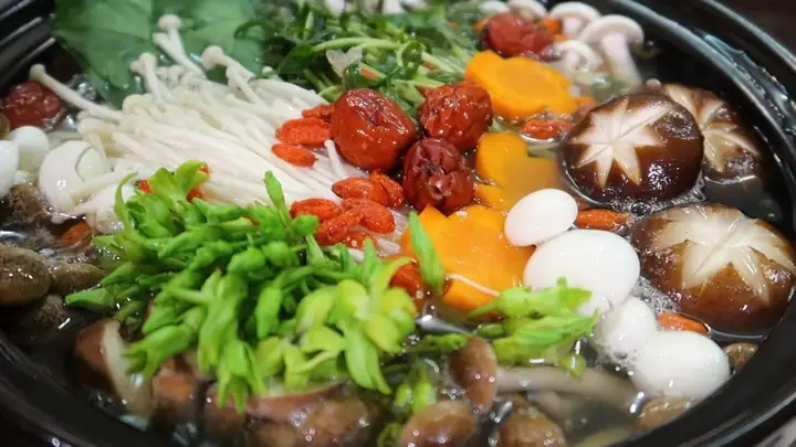 2. Lẩu nấm hải sản