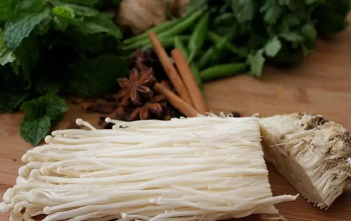 SƠ CHẾ CÁC LOẠI RAU ĂN KÈM LẨU THẬP CẨM SƠ CHẾ CÁC LOẠI RAU ĂN KÈM LẨU THẬP CẨM