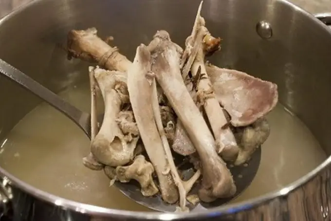 Bước 1: Sơ Chế Nguyên Liệu Nấu Lẩu Thập Cẩm Thịt Gà