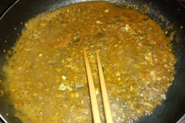 Bước 4: Xào Gạch Cua Nấu Lẩu Riêu Cua