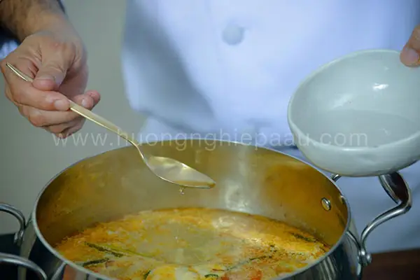 Nấu Lẩu Riêu Cua Bắp Bò Sườn Sụn