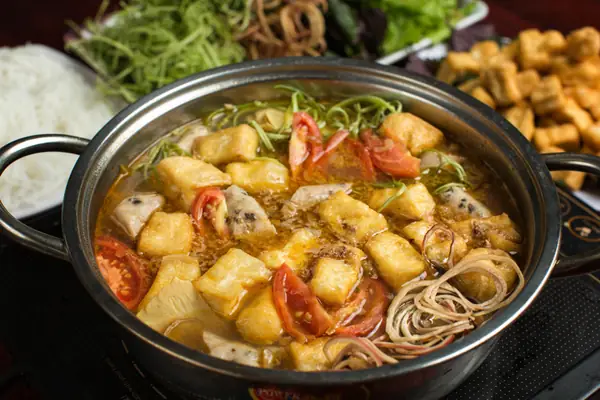 Nấu nước lẩu riêu cua bắp bò