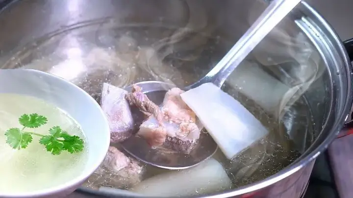 Bước 2: Tiến Hành Nấu Nước Lẩu