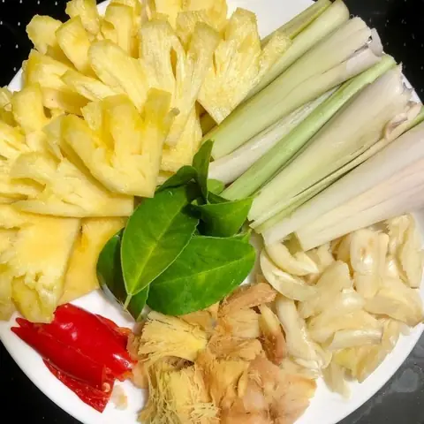 Sơ chế các nguyên liệu còn lại