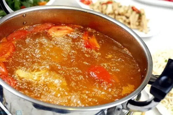 Sơ chế các nguyên liệu nấu lẩu thái