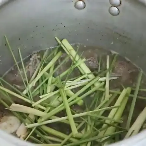 Hầm thịt trâu với sả Hầm thịt trâu với sả