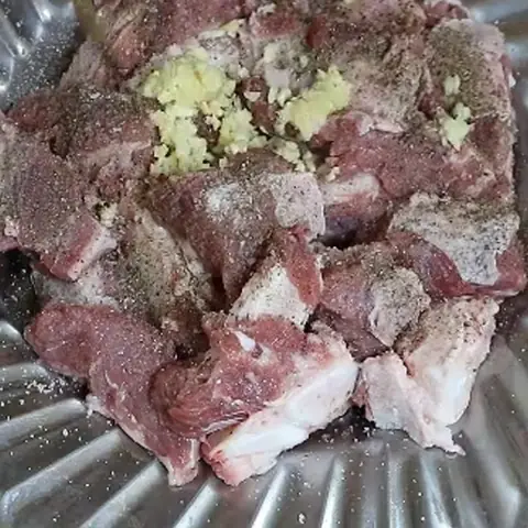 Sơ chế và ướp thịt trâu Sơ chế và ướp thịt trâu