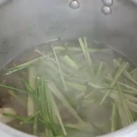 Hầm thịt trâu với sả Hầm thịt trâu với sả