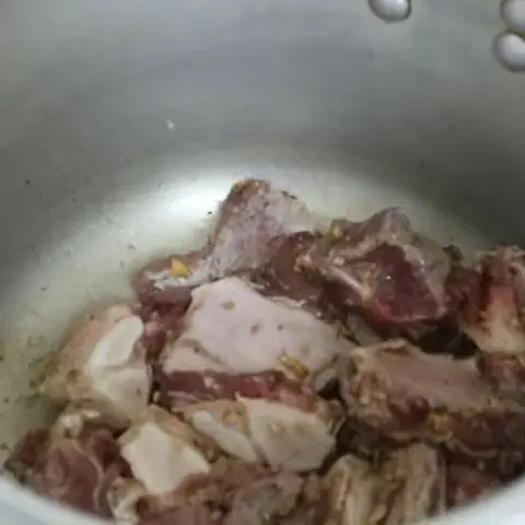 Hầm thịt trâu với sả Hầm thịt trâu với sả