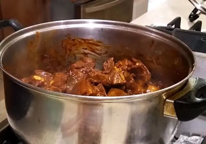 Bước 5: Nấu Lẩu Dê Khô
