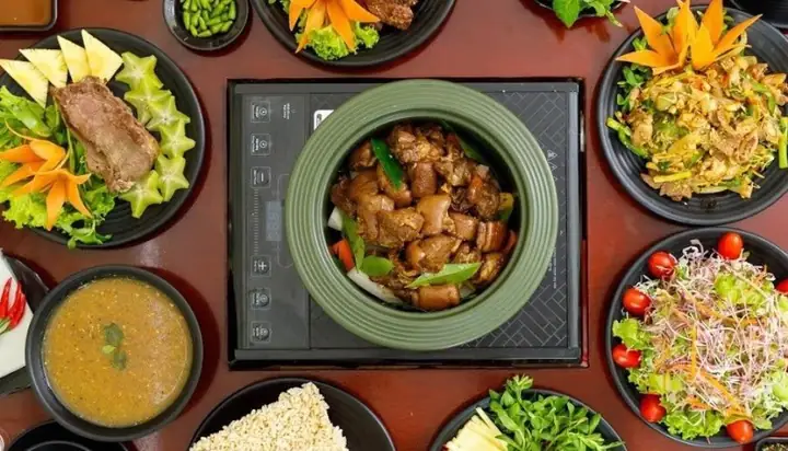 Bước 6: Trình Bày Và Thưởng Thức Lẩu Dê Khô