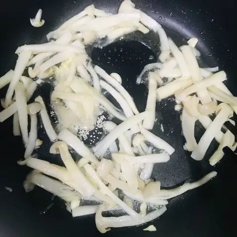 Cách làm nấm xào trứng thơm bùi mềm ngon khó cưỡng