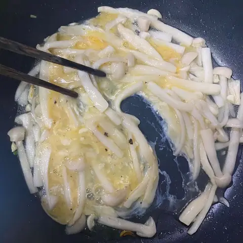 Cách làm nấm xào trứng thơm bùi mềm ngon khó cưỡng