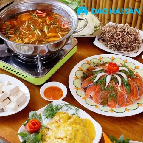 Bạn Đã Biết 2 Cách Nấu Lẩu Cá Hồi Chua Cay Cho Ngày Mưa Chưa? Bạn Đã Biết 2 Cách Nấu Lẩu Cá Hồi Chua Cay Cho Ngày Mưa Chưa?