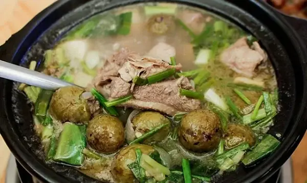 Bước 4: Nấu Lẩu Vịt Om Sấu Nước Dừa Bước 4: Nấu Lẩu Vịt Om Sấu Nước Dừa