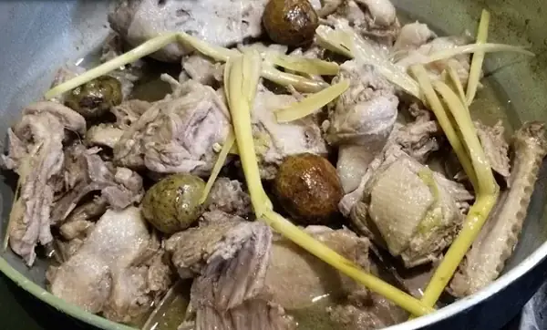 Bước 4: Nấu Lẩu Vịt Om Sấu Nước Dừa Bước 4: Nấu Lẩu Vịt Om Sấu Nước Dừa