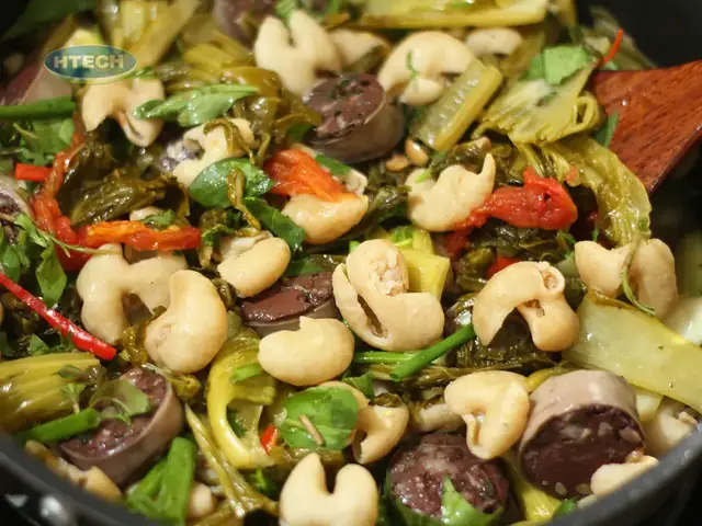 Xào Dưa Cải Chua Với Lòng Lợn Ngon