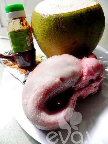 Lưỡi heo khìa nước dừa dù ăn với cơm hay bánh mì đều ngon hoặc dùng làm mồi nhắm cũng rất tuyệt. Lưỡi heo khìa nước dừa dù ăn với cơm hay bánh mì đều ngon hoặc dùng làm mồi nhắm cũng rất tuyệt.