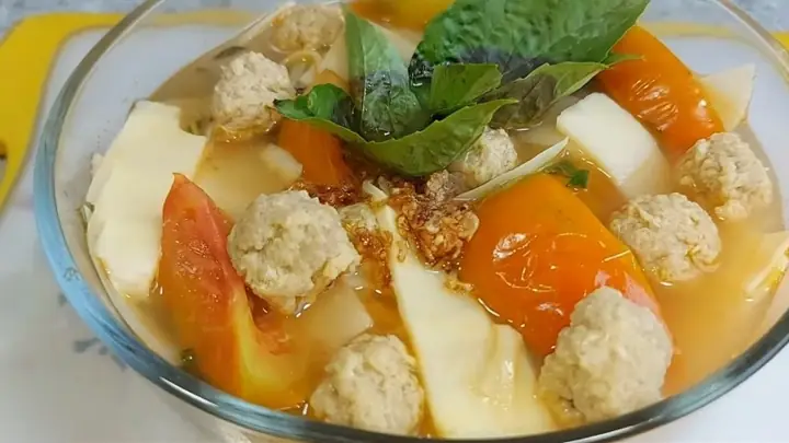 1. Canh măng chua chay