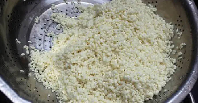 Bước 1: Ngâm gạo