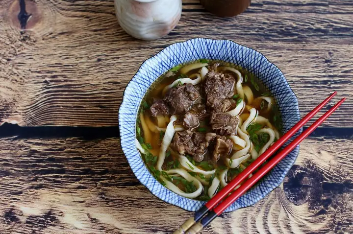 cách nấu mì bò hầm hàn quốc