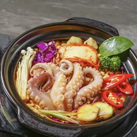 3. Cách Nấu Mì Hải Sản Cay Bạch Tuộc