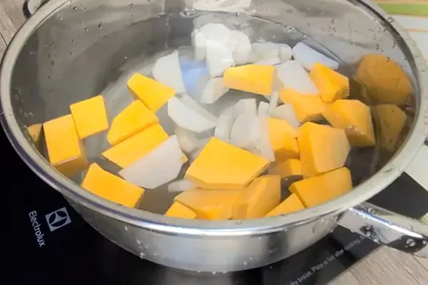 Nấu nước dùng rau củ Nấu nước dùng rau củ