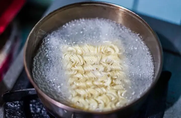 Tiến Hành Nấu Mì