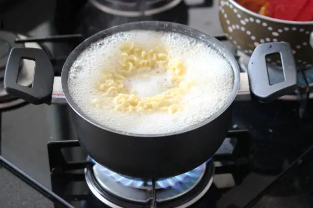 2Hướng dẫn cách nấu mì cay Samyang: