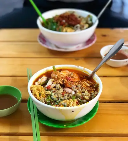 Cách Nấu Mì Ốc Hến Bạch Tuộc