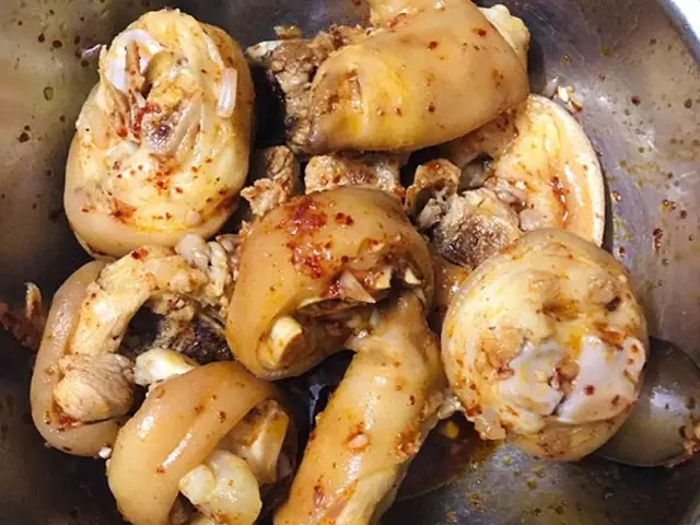 Bước 3: Tẩm Ướp Gia Vị Cho Giò Heo Bước 3: Tẩm Ướp Gia Vị Cho Giò Heo