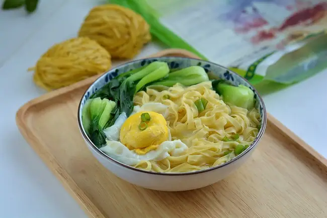 Cách Nấu Bữa Sáng Với Mì Trứng Rau Cải Cách Nấu Bữa Sáng Với Mì Trứng Rau Cải