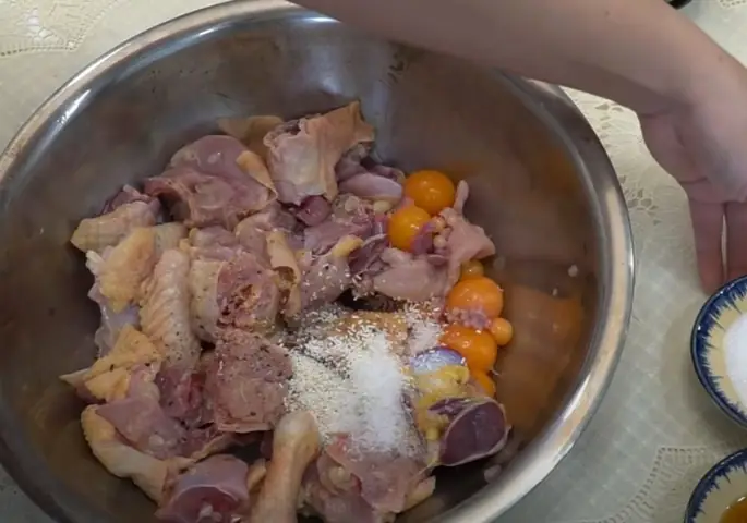 Tẩm Ướp Thịt Gà Và Thịt Ba Chỉ