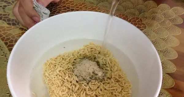 Ăn Mì Tôm Như Thế Nào Cho Đúng Cách? Ăn Mì Tôm Như Thế Nào Cho Đúng Cách?