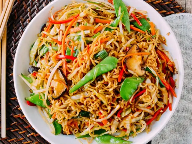 Ngoài Món Mì Bò, Bạn Cũng Có Thể Chế Biến Mì Tôm Thành Các Món Ăn Hấp Dẫn Khác Chắc Chắn Ai Cũng Thích.