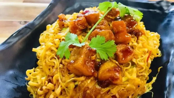 Mì trộn tóp mỡ