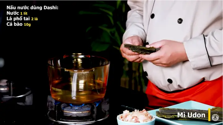 Bước 1: Nấu Nước Dùng Dashi Bước 1: Nấu Nước Dùng Dashi