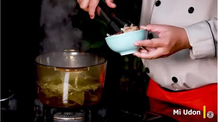 Bước 1: Nấu Nước Dùng Dashi Bước 1: Nấu Nước Dùng Dashi