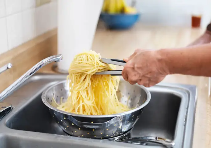 Sơ Chế Và Trụng Mì