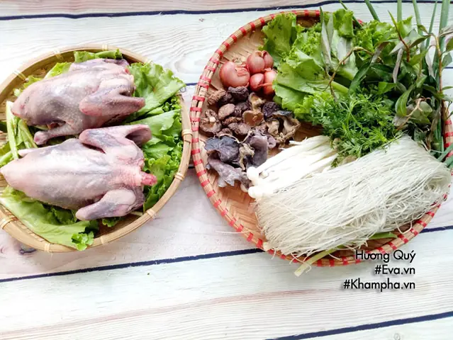 Miến Nấu Bồ Câu Đậm Vị Thịt Hầm Thơm Lừng Hương Nấm Mà Lại Rất Dễ Nấu. Miến Nấu Bồ Câu Đậm Vị Thịt Hầm Thơm Lừng Hương Nấm Mà Lại Rất Dễ Nấu.