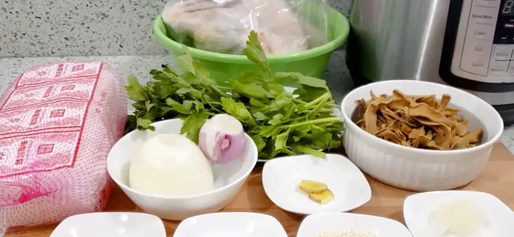 Giadinhnet - Nhờ Có Nước Dùng Ngọt Đậm Đà, Sợi Miến Mềm, Trong Suốt, Dễ Ăn Nên Rất Hấp Dẫn Cả Trẻ Em, Người Lớn.