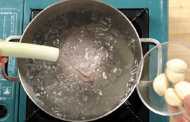 Cách Làm Mì Lạnh Hàn Quốc (naengmyeon) Cách Làm Mì Lạnh Hàn Quốc (naengmyeon)