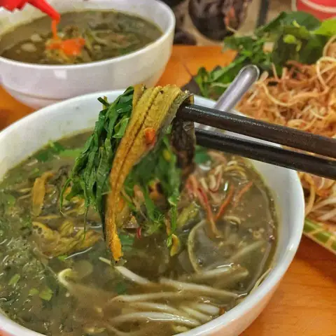 Bát Miến Lươn Ninh Bình Đặc Biệt Thơm Ngon Từ Những Miếng Lươn Được Chế Biến Kỳ Công Đến Phần Nước Dùng Đậm Đà.