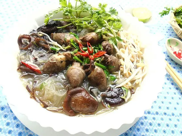 Món miến tim gà thơm ngon sẽ là bữa sáng hấp dẫn cho các thành viên trong gia đình. Món miến tim gà thơm ngon sẽ là bữa sáng hấp dẫn cho các thành viên trong gia đình.