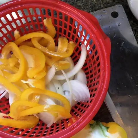 Sơ chế các nguyên liệu Sơ chế các nguyên liệu