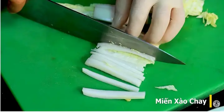 Bước 1: Sơ Chế Nguyên Liệu